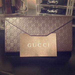 Gucci brown sunglasses case